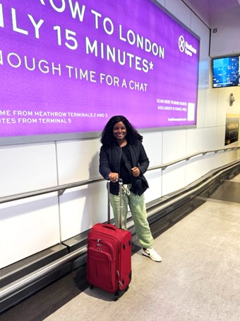 Picture of a woman in front of a screen